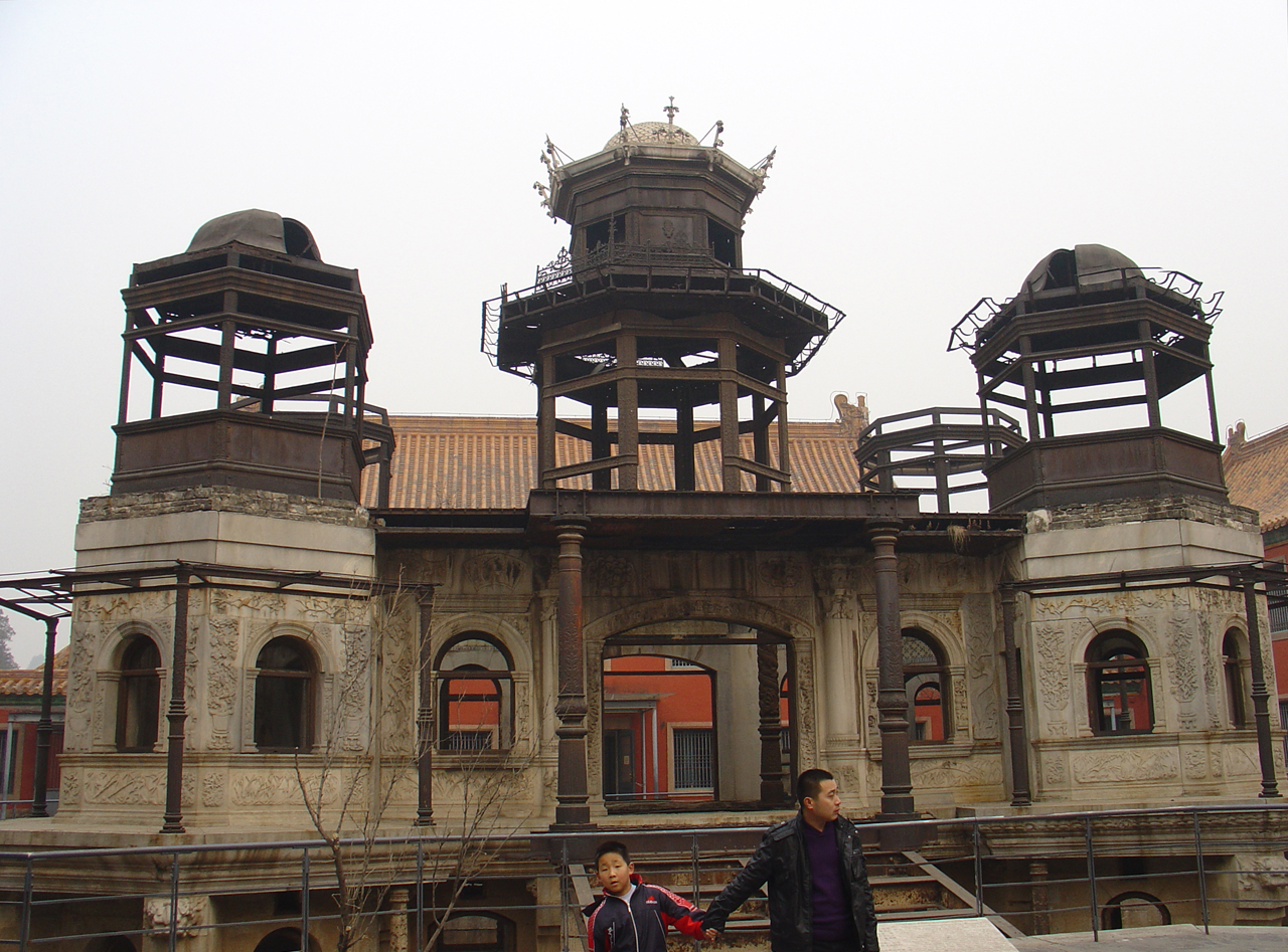 A father in his son in front of a building in the Forbidden City