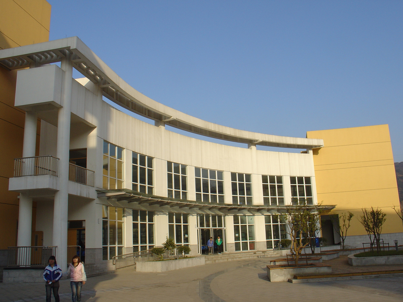 The cafeteria from the outside
