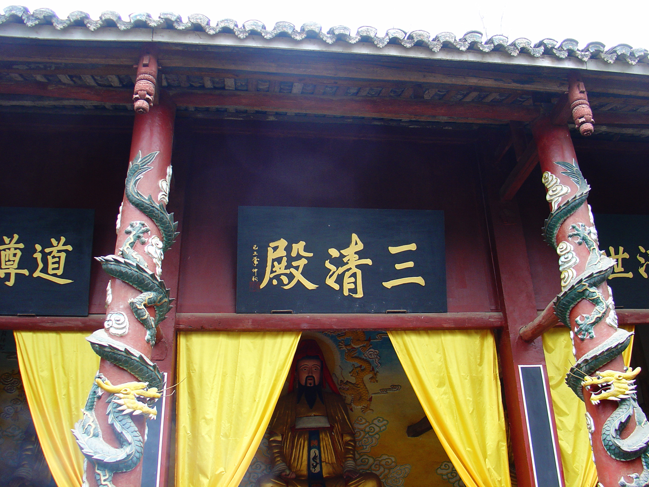 The entrance to the statue hall