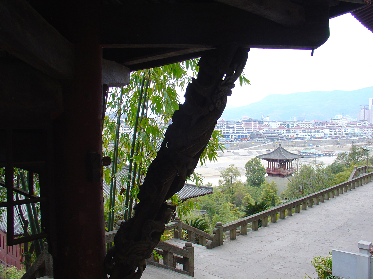 A building decoration with Guangyuan in the background