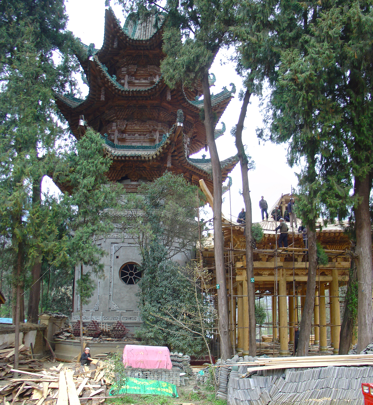 A local temple built by Hui People - Curiously, in the middle of nowhere, a small community of Hui Chinese (回族) have built their own temple.