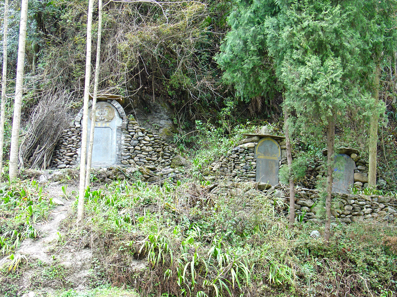 The small village on the hills III - Chinese tombstones