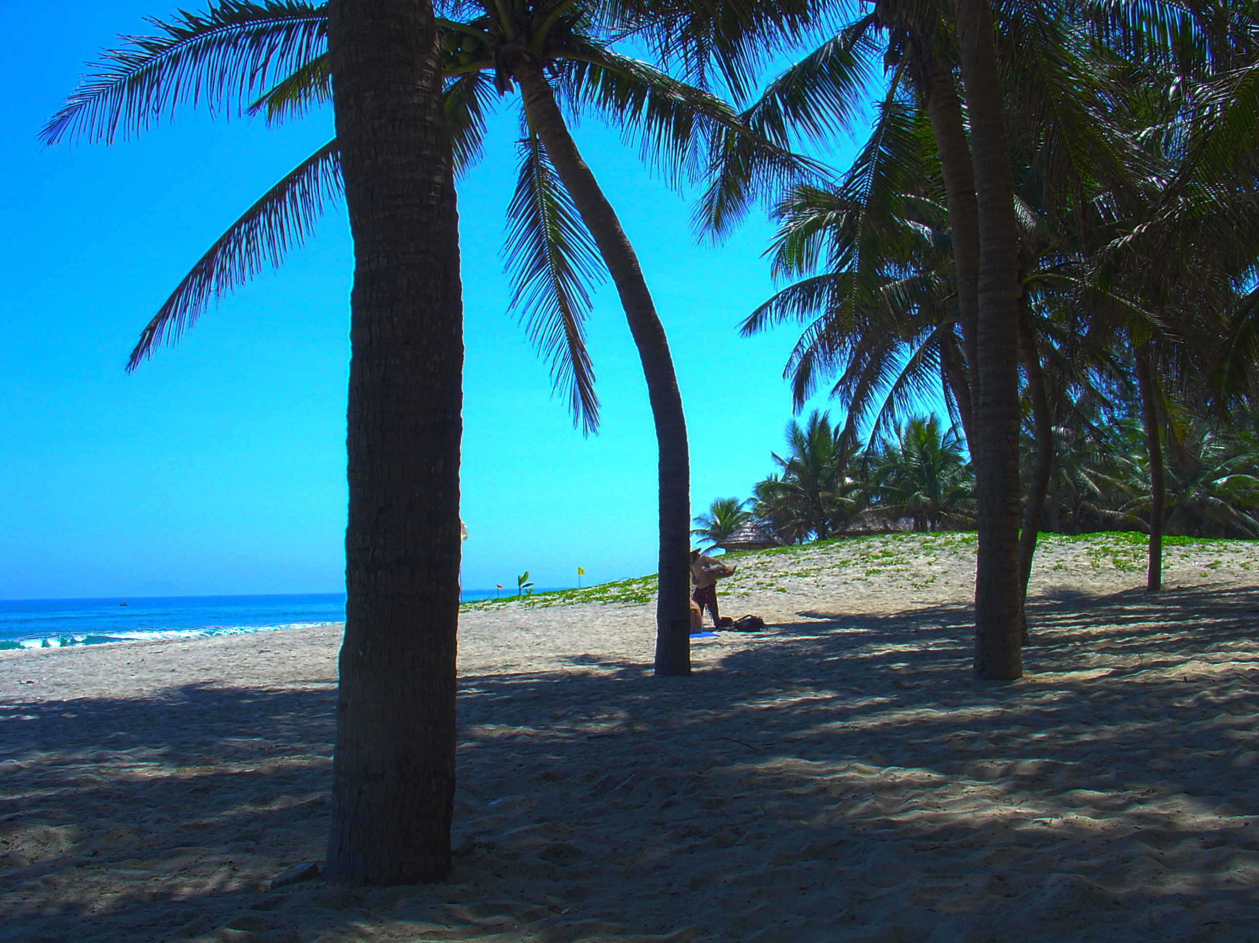 The beach of Hoi An at Noon II