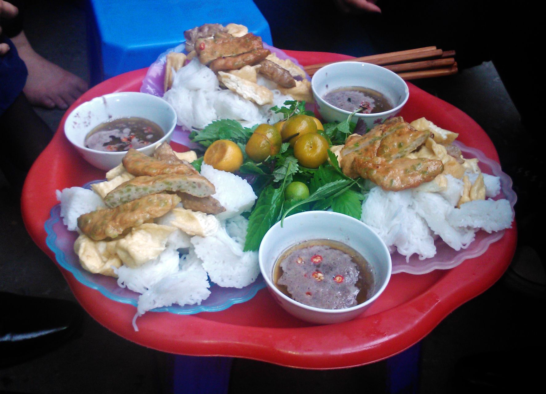 Ha Noi - Fried Tofu with fermented Shrimp Sauce and Bun. Only a few Vietnamese people like it, I honestly didn&rsquo;t like it that much&hellip;