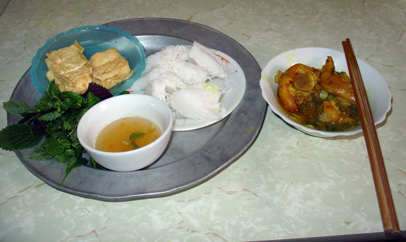 Ha Noi - Pork with fried tofu and cold noodles.