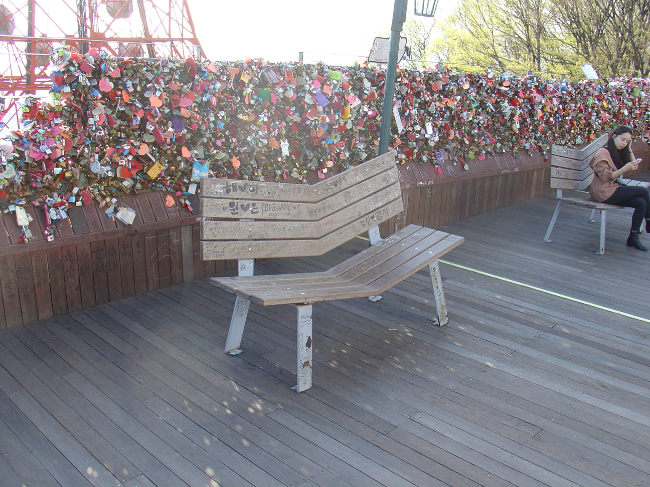 A bench that get couples closer.