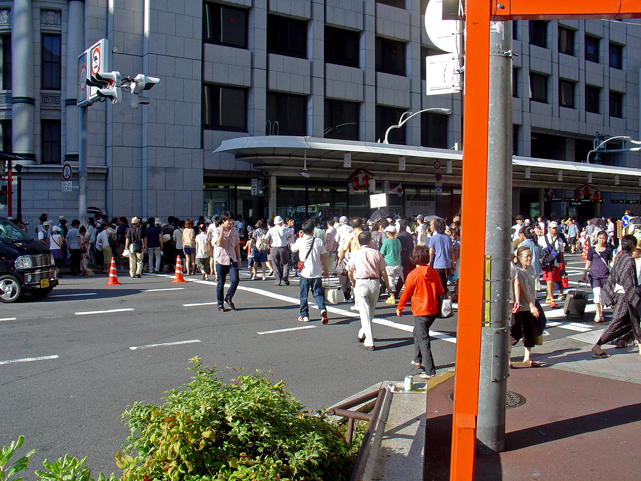People walking to Shijo-Karasuma