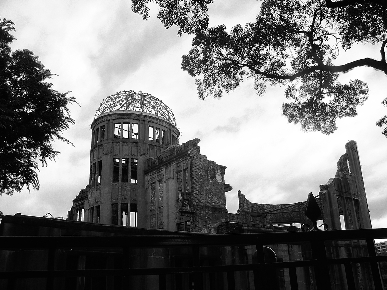Genbaku Dome (原爆ドーム) - The leftovers after the nuclear strike.